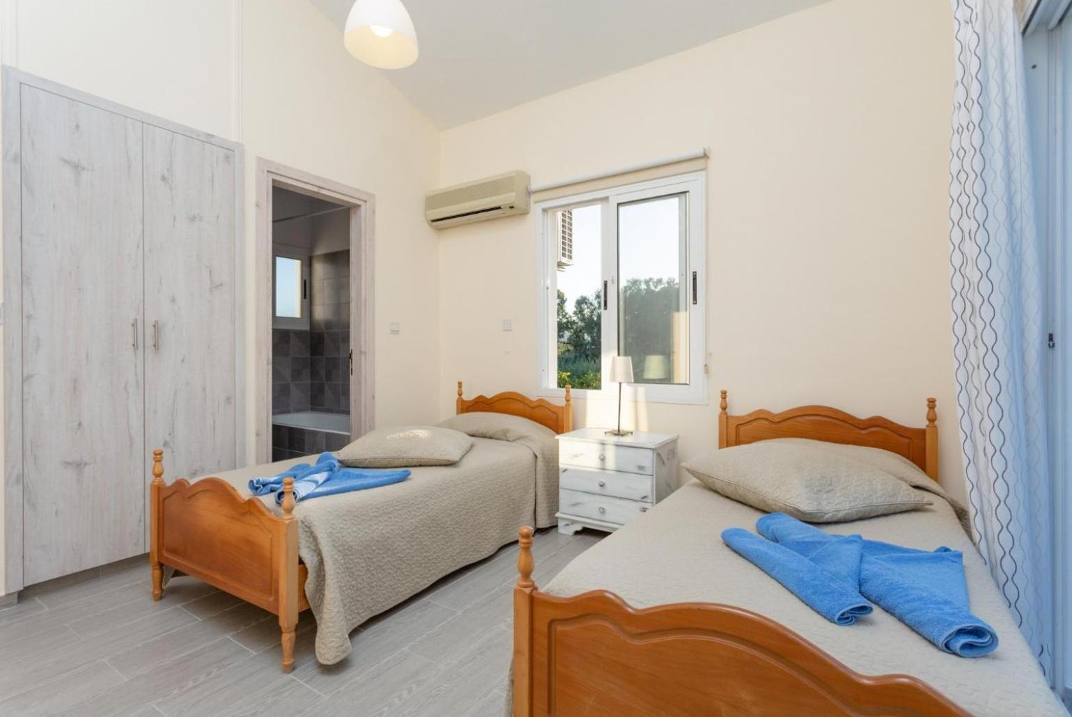 Sun Beach Villa Tria Polis Exterior photo