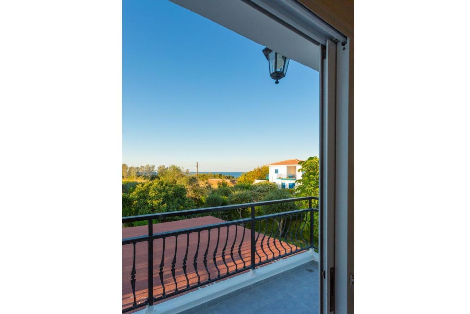 Sun Beach Villa Tria Polis Exterior photo