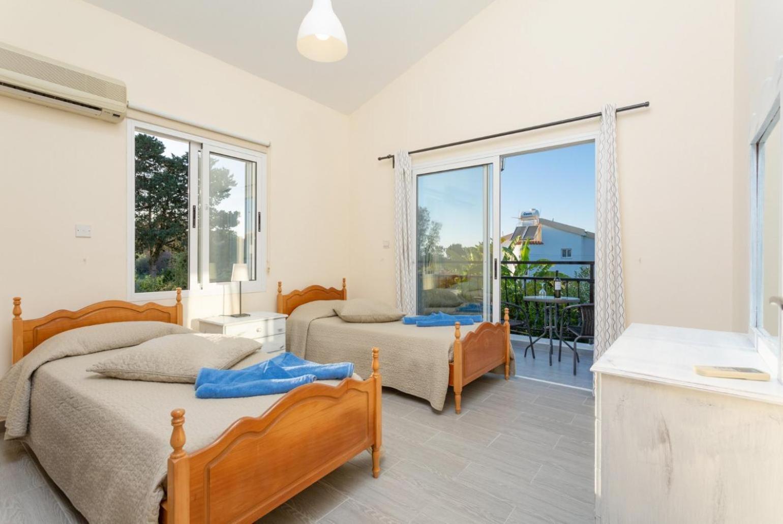 Sun Beach Villa Tria Polis Exterior photo